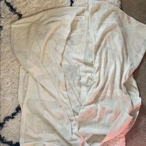 NEVER WORN LULU LEMON FIND YOUR LIGHT WRAP